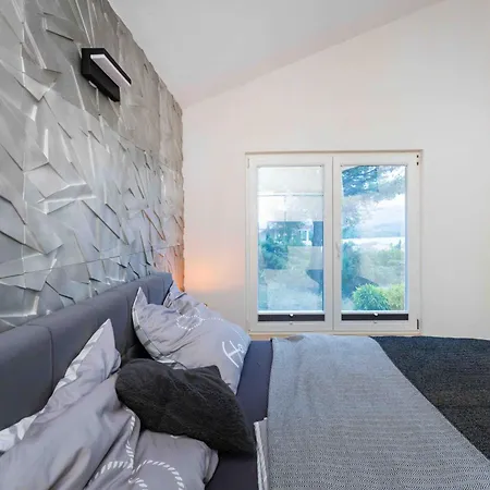 Solea Mit Meerblick In Zaboric, Sibenik Holiday home