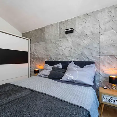 Solea Mit Meerblick In Zaboric, Sibenik * Zaboric