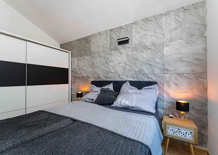 Solea Mit Meerblick In Zaboric, Sibenik * ז'אבוריץ'