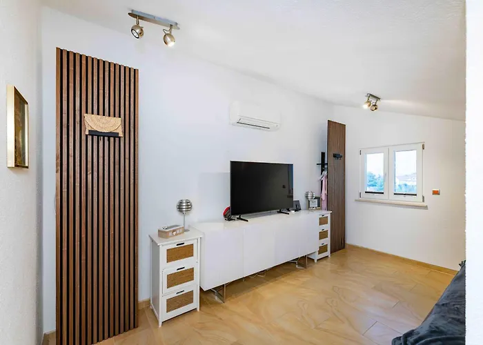 Solea Mit Meerblick In Zaboric, Sibenik *